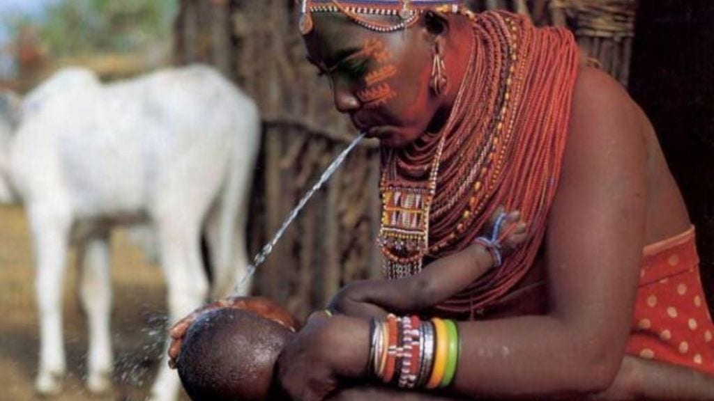 Kadealo, African Traditions, Spitting